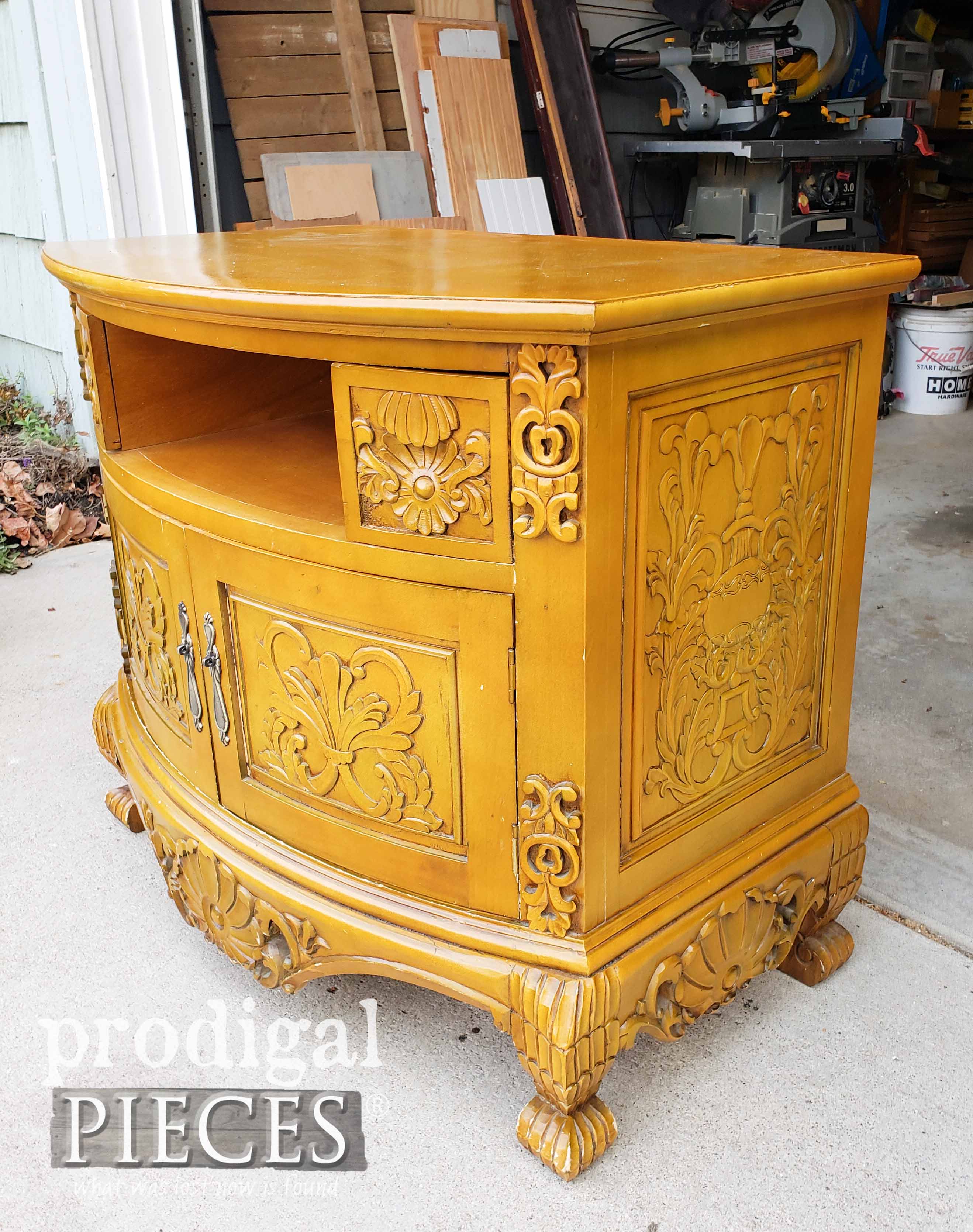 Quickly add a new look to old furniture pieces by applying a fresh coat of paint! Larissa with Prodigal Pieces has the simple details for this tutorial.